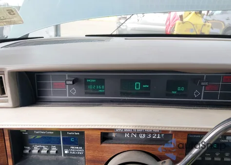 1993 Cadillac Deville z USA, uszkodzony, nr VIN 1G6CD53B2P4237946